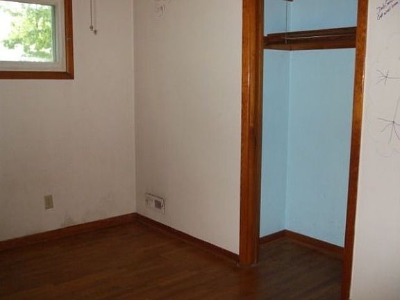5th image of 323 Westgate Dr