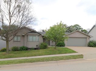 3544 Eclipse Cir, Dubuque, IA 52003