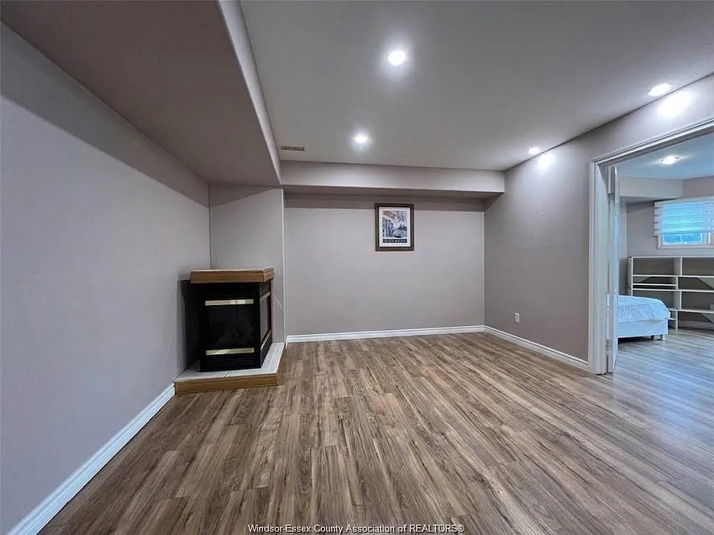3 bed, $1,899 — Photo 3