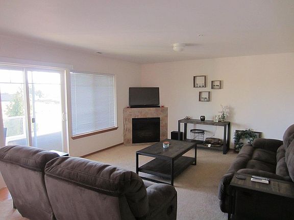 4th image of 70 Beacon Dr #D