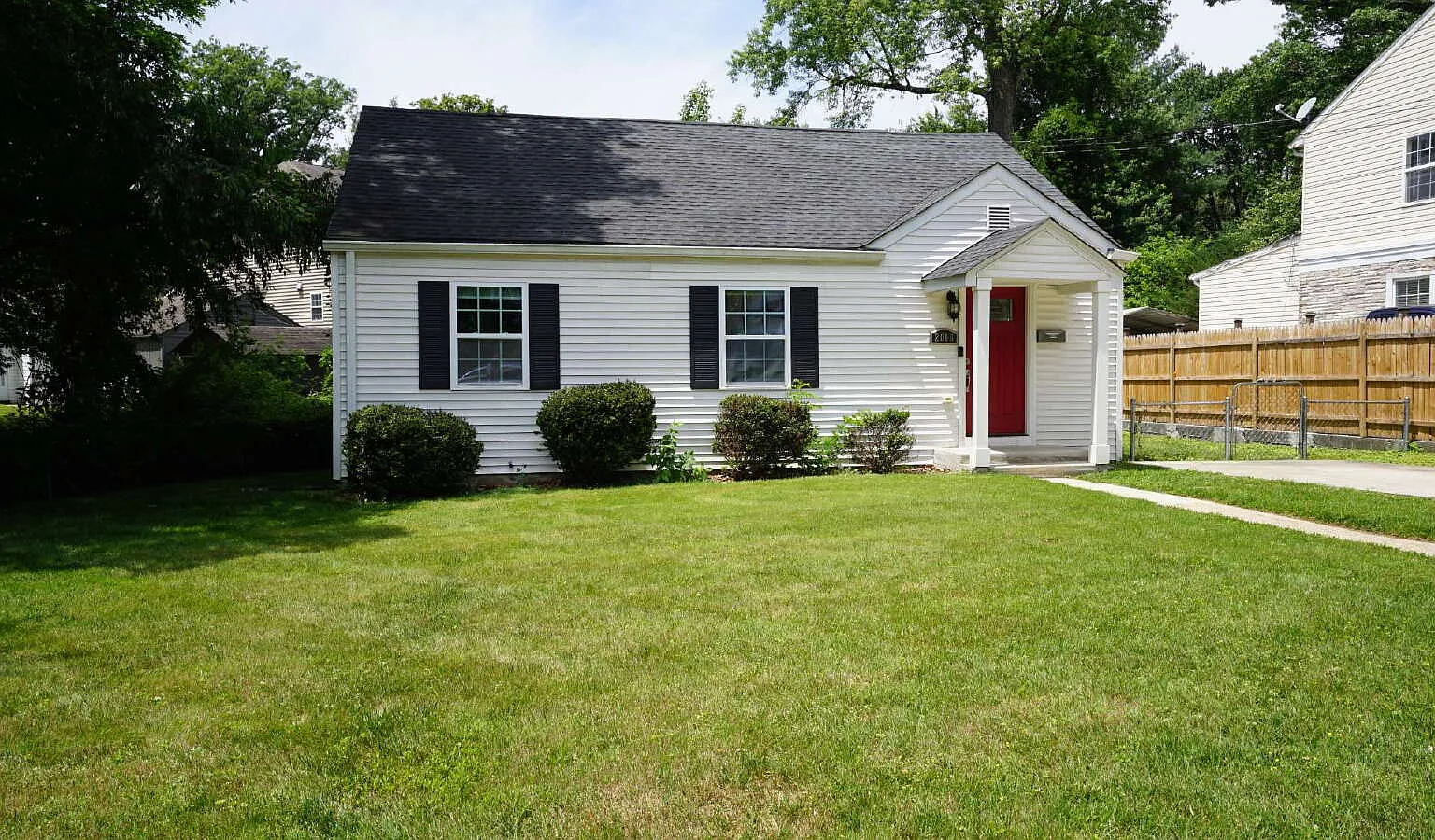 3 bed, 1.0 bath, 1084 sqft, $3,350 — Photo 1