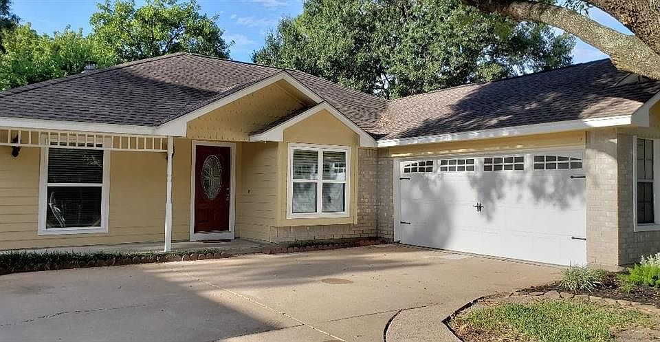1st image of 15427 Pebble Lake Dr