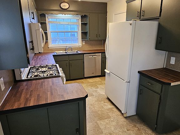 5th image of 1510 Lancashire Dr SE