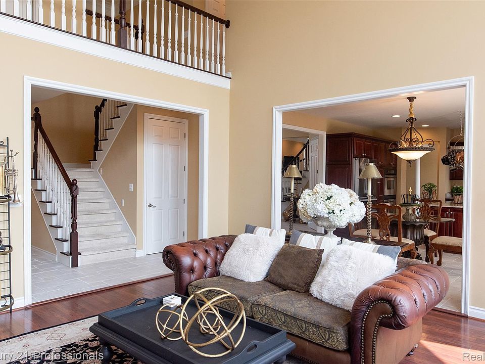 916 Majestic, photo 12