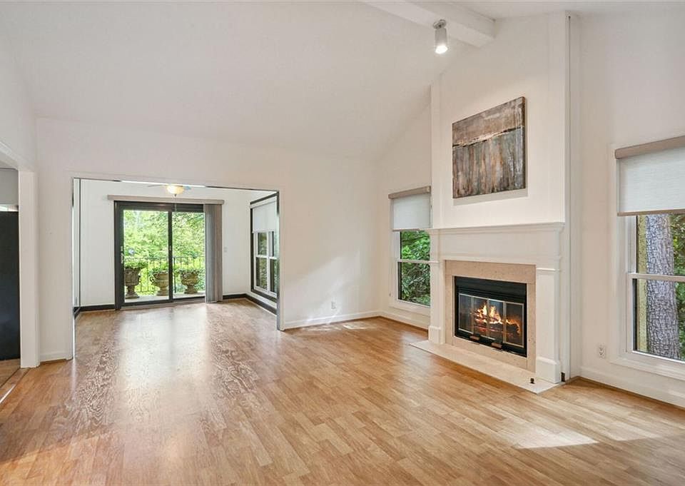 1st image of 1110 Killarney SE