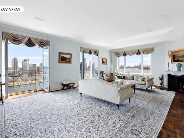 1 Beekman Place 15A image 2 of 23