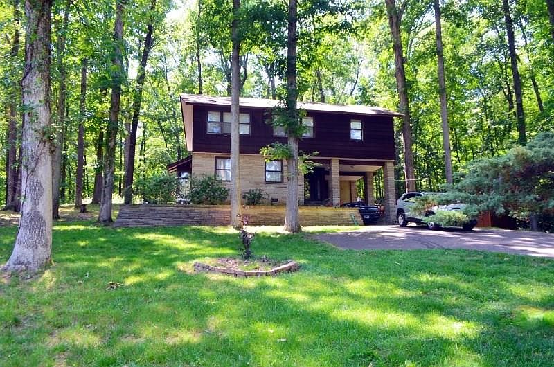 1st image of 323 Highwood Cir