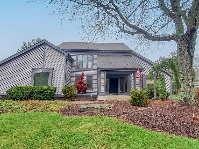 5790 Rushwood Dr — Photo 2