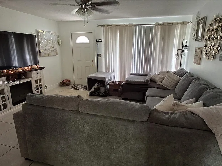 4010 NE 18th Ave — Photo 4