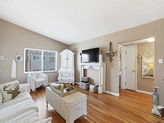 3rd image of 115 E Washington Ave APT 2S