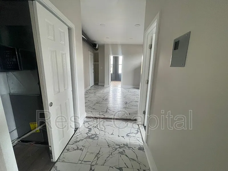 2 bed, 1.0 bath, 1000 sqft, $1,725 — Photo 2