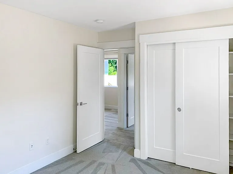 707 Newport Ct NE — Photo 18