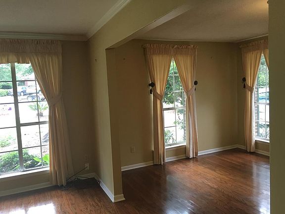 5th image of 2 Pine Hill Cir