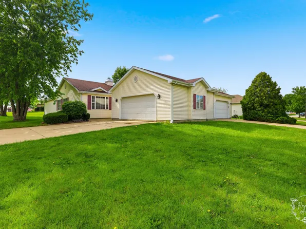 196 E 1st St, Manteno, IL 60950