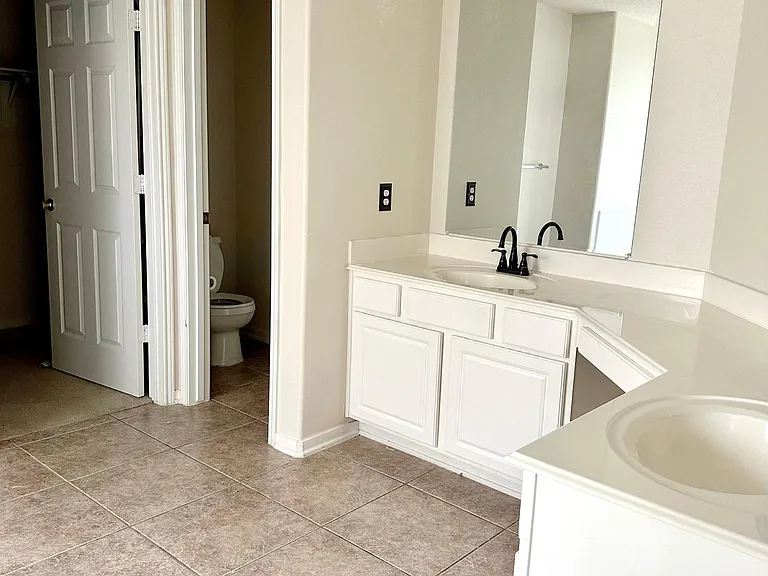 5630 Caraway Lake Dr — Photo 10