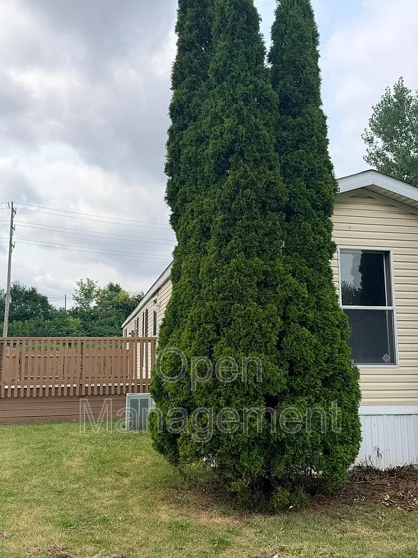 3 bed, 2.0 bath, 980 sqft, $995 — Photo 2