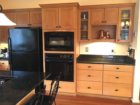 Eat-in Kitchen