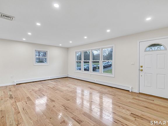 4th image of 1095 Durham Road