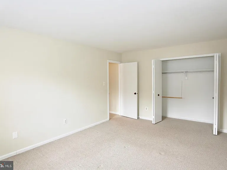 2215 N Somerset St — Photo 17