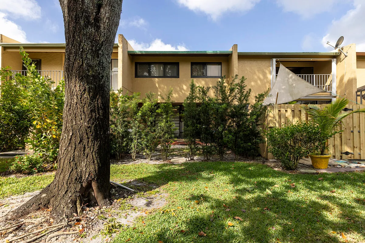 Building Photo - 720 E Coco Plum Cir #5
