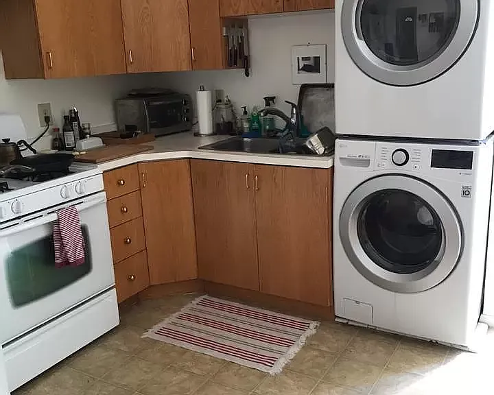 Kitchen w/ Washer & Dryer