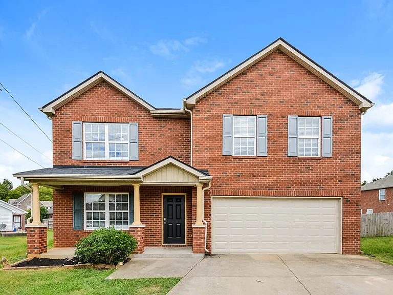 320 Birchclay Point N — Photo 1