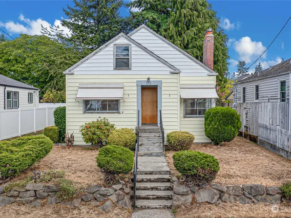 8912 5th Avenue NE, Seattle, WA 98115