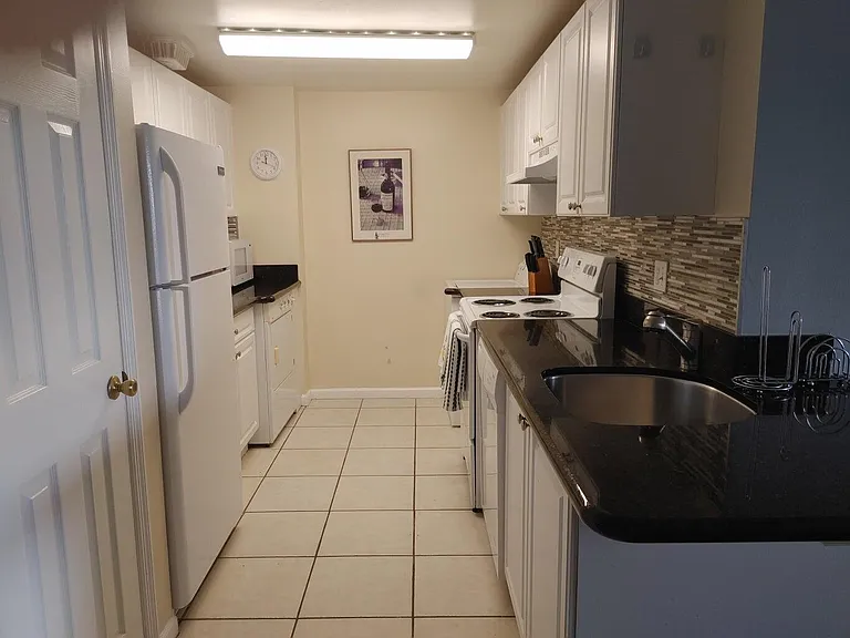 2100 Greenview Shores Blvd #519 — Photo 9