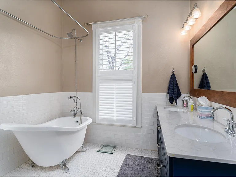 1002 Walnut St — Photo 9