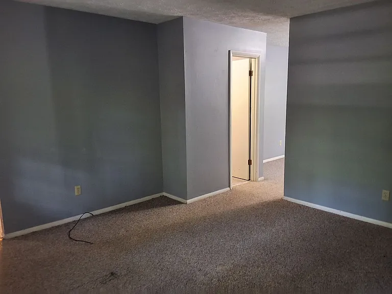 1090 Evelyn Dr — Photo 6