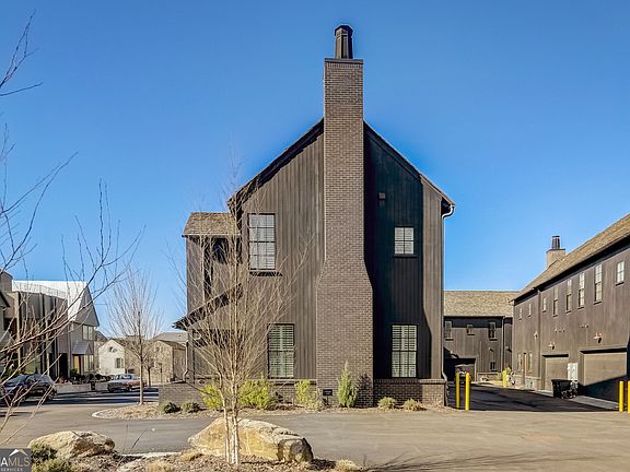 2nd image of 265 2nd St
