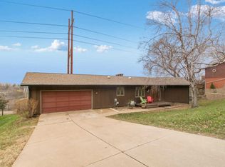 W5730 Hypoint Dr, La Crosse, WI 54601
