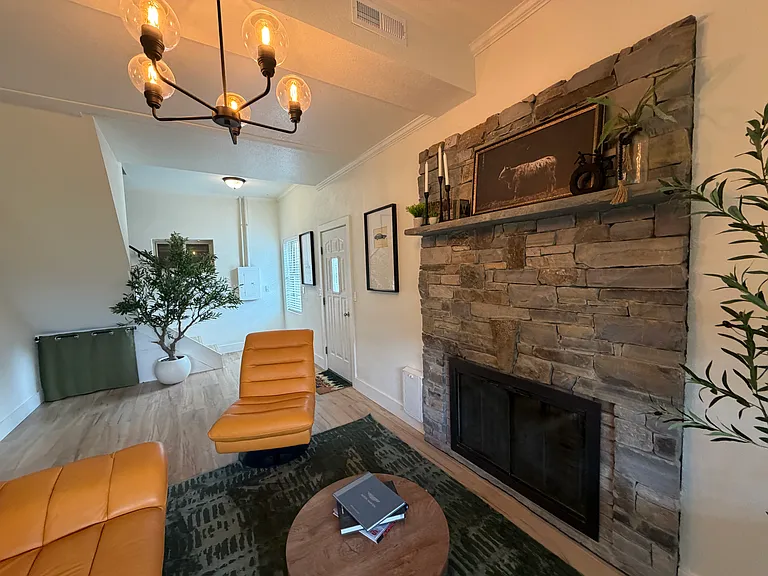 2560 Coffeen Ave — Photo 11