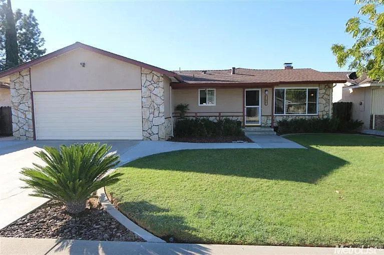 2808 Hummingbird Dr photo 1