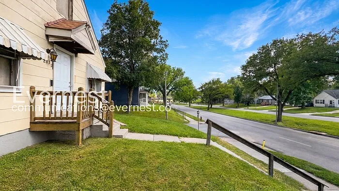 2833 Van Brunt Blvd — Photo 10