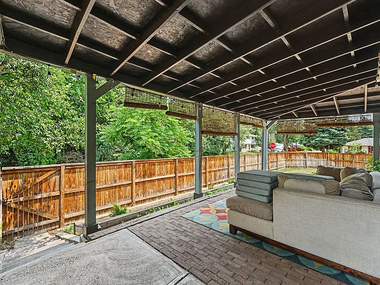 746 N Monaco Pkwy — Photo 30