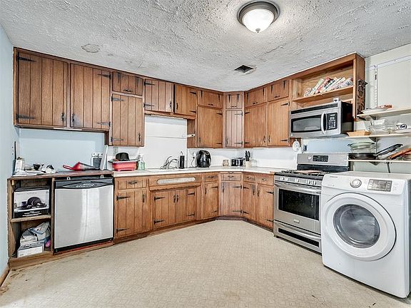 5th image of 6517 NW 12th St
