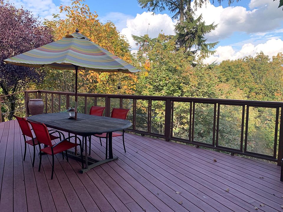 Entire apartment--and huge private deck--is surrounded by trees and views!