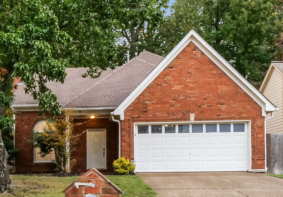 1st image of 2418 Lake Edge Dr