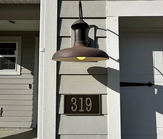 319 Greenway Ln — Photo 3