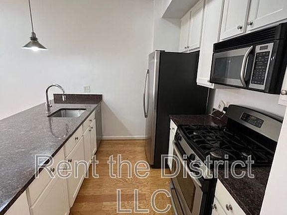 3rd image of 1001 L St NW APT 605