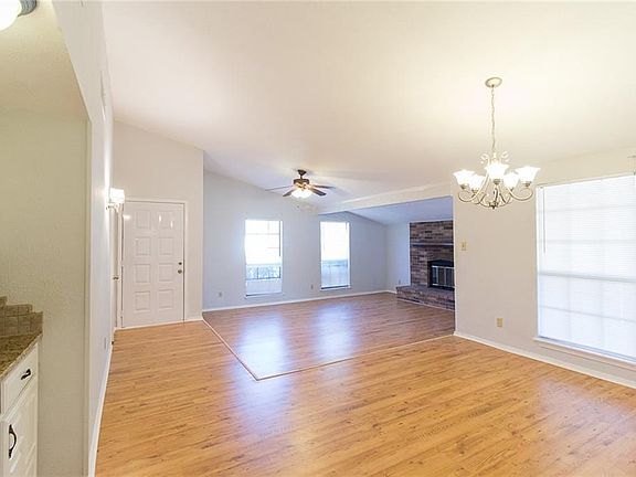 2nd image of 3904 Windflower Ln