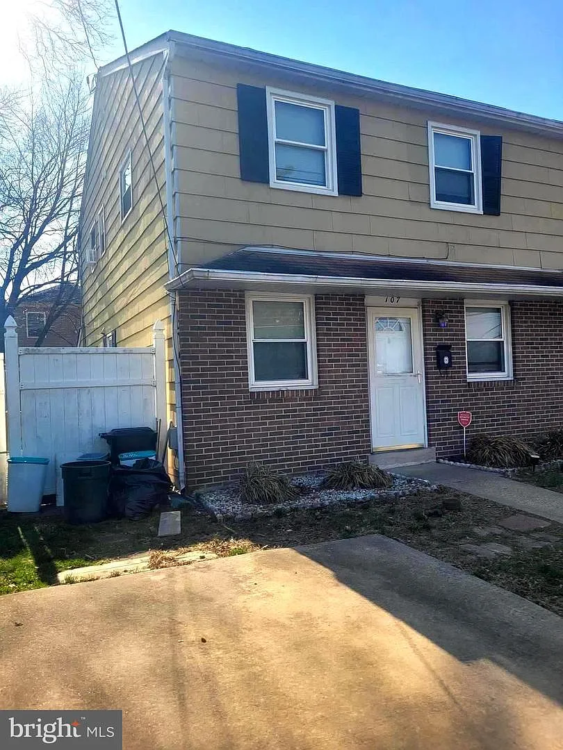 107 Grove St photo 1