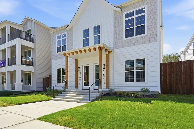 5 bed, 5.0 bath, 2500 sqft, $6,750 — Photo 2