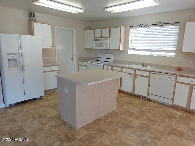 88 E Rainbow Way — Photo 15