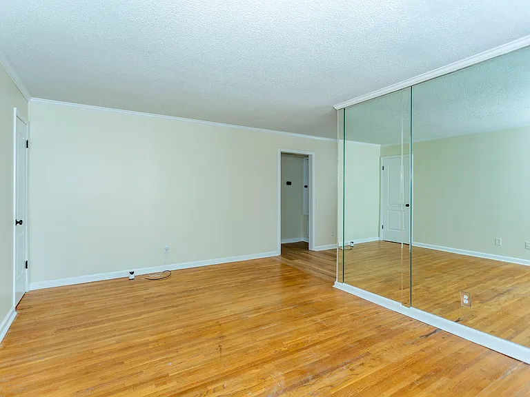 2053 Montreat Cir #2053 — Photo 8