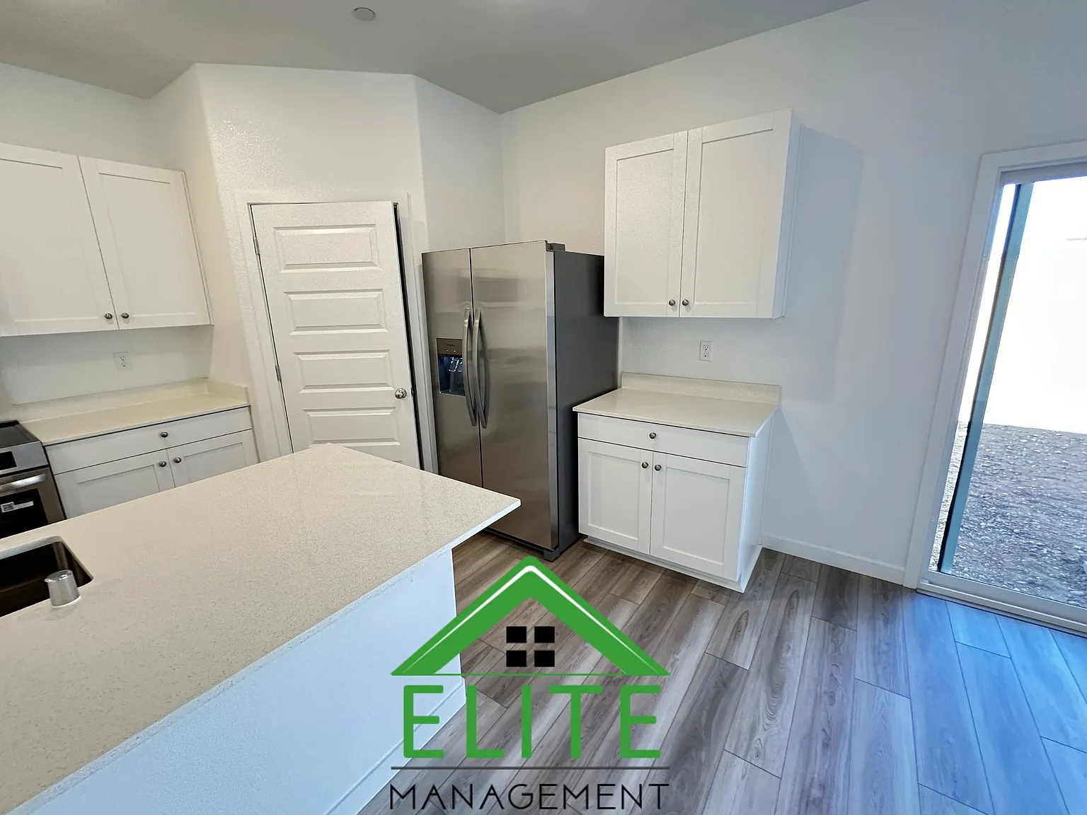 5 bed, 2261 sqft, $3,800 — Photo 2