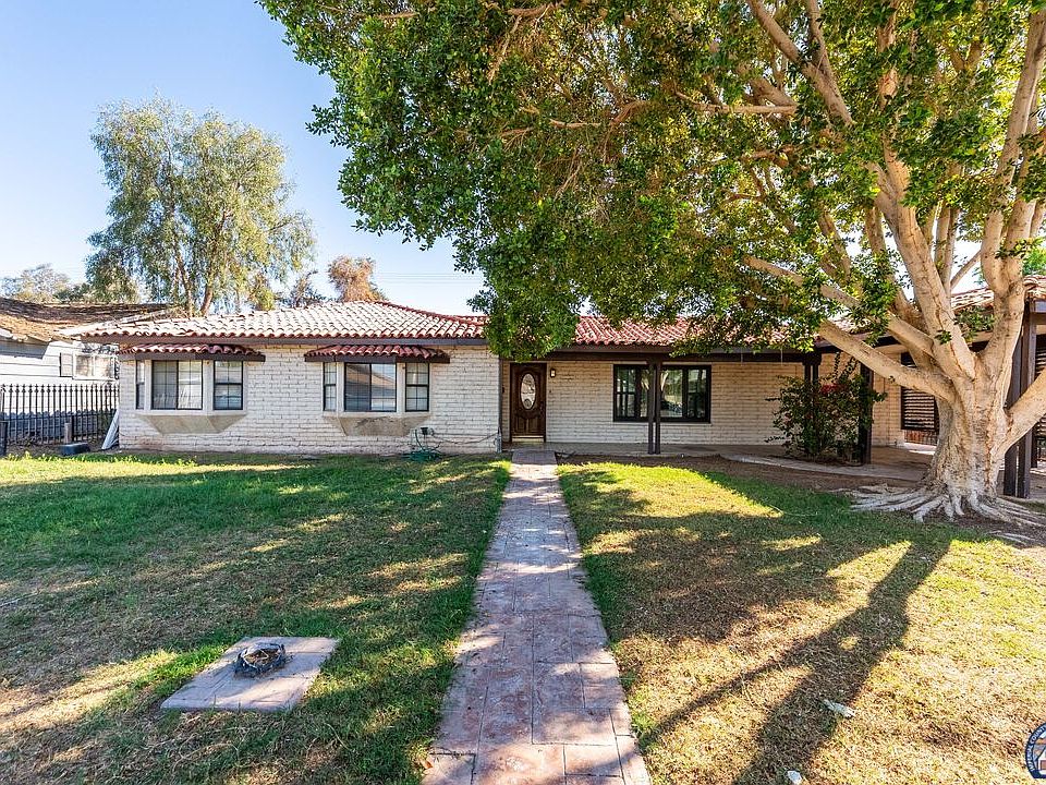 1st image of 695 Desert Gardens Dr