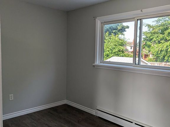 3rd image of 282 Ottawa St S #3