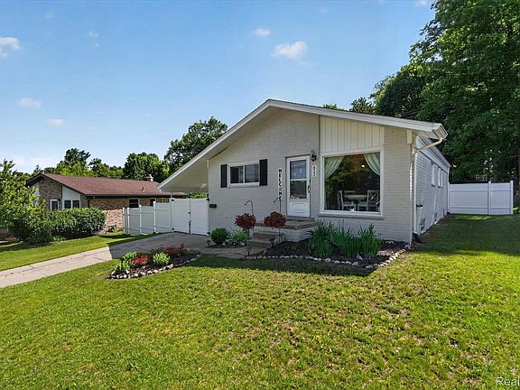 4th image of 852 Manor Dr